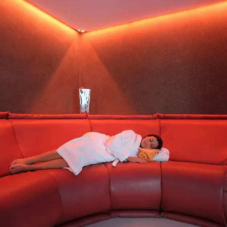 アパートホテル Alia & Wellness 4*